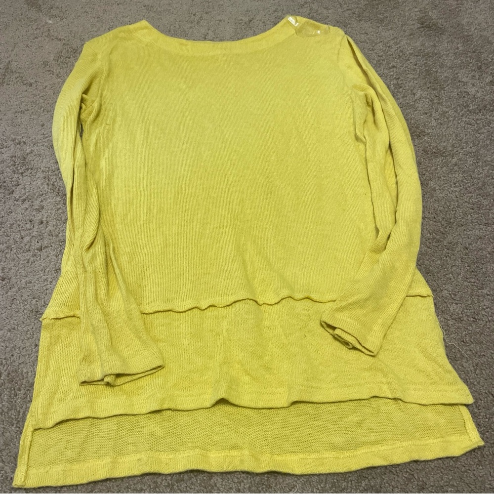 Caslon Relaxed Long Sleeve shirt, yellow. Size small